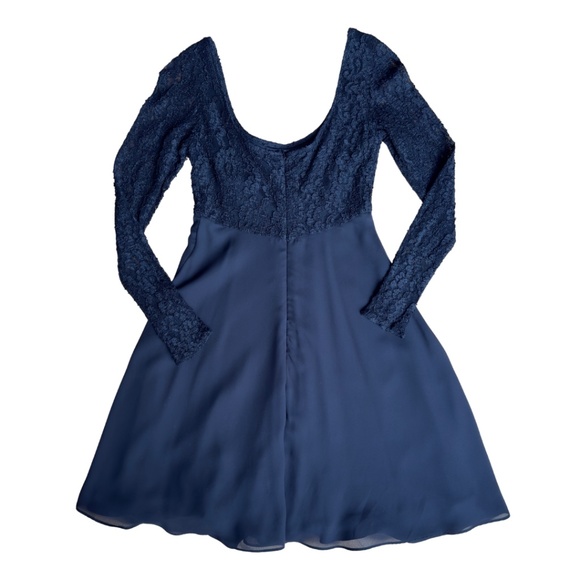 Vintage Dress with Lace - Picture 3 of 3